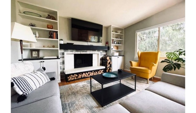 3BR/1BA Mid-century Birch Haven