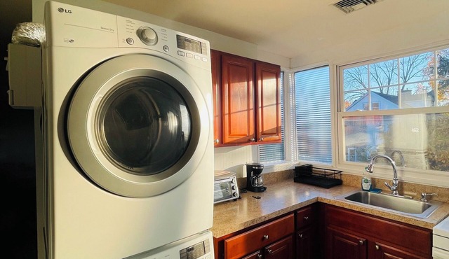 3BR 1BA Near Train Station | Monthly Deal