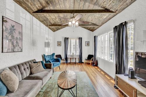 3br 1bath - Spanish Beach Bungalow MainHouse