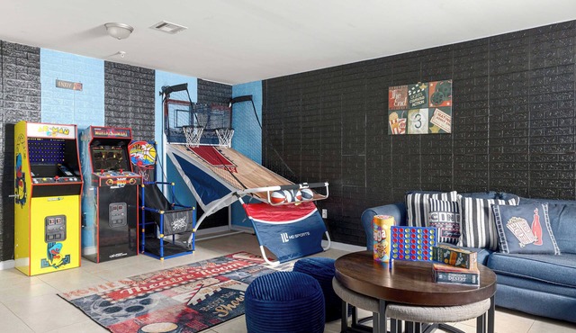 3BR/2.5BA Parking Comfort, Style & Convenience