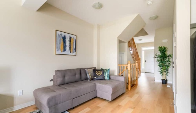 3BR 2.5BA Townhome 1 min to the Beach. BBQ.Parking