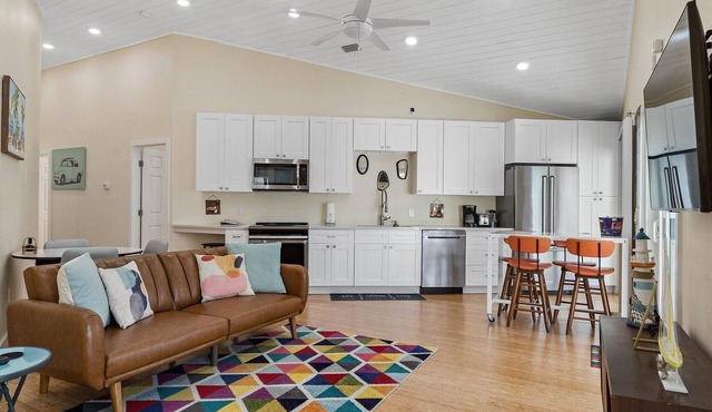 3BR/2.5Bath, Award winning ARCHITECT designed Home Nr DOWNTOWN & Pier