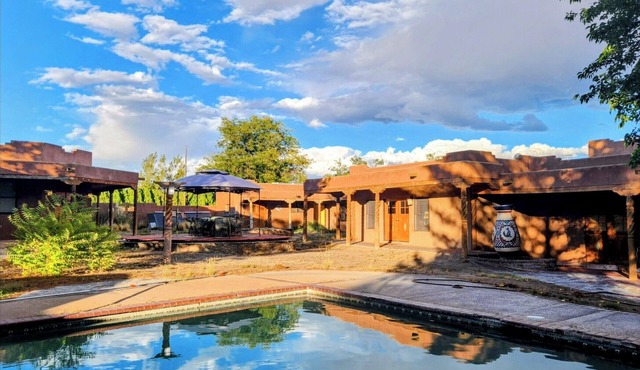 3BR 2.5Bath Villa in Corrales/Rio Rancho NM central AC/heat,LG pool,free parking