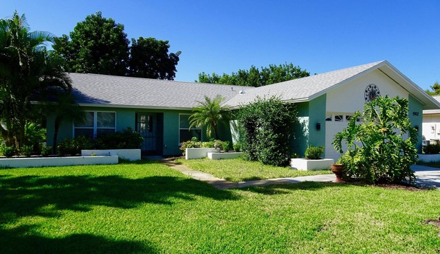 3Br/2 Ba/2 car Garage Close To Beaches, IMG, Robinson Preserve &