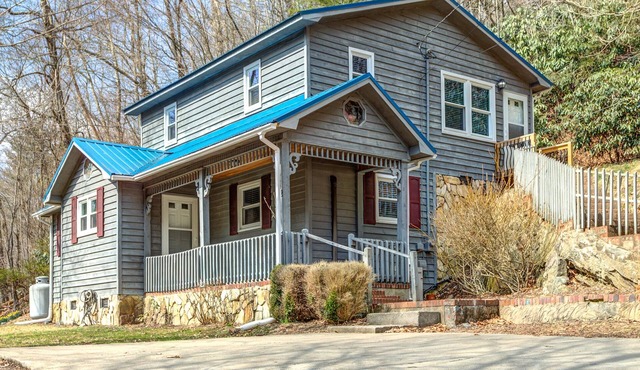 3BR/2 BA Cottage: Blue Mountain Retreat