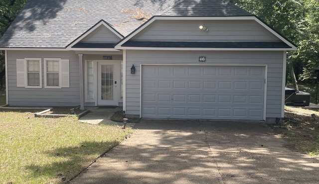 3BR/2B cottage in popular lake area. Book early to get preferred summer dates!