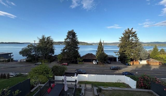 3BR 2B elevated Lakeview