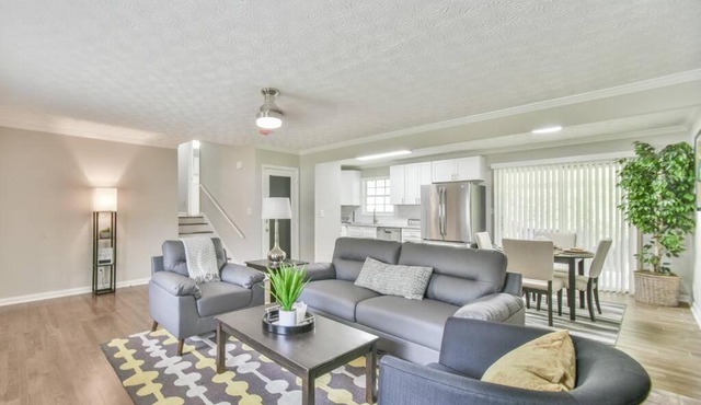 3BR/2B home w/spacious lot with private backyard