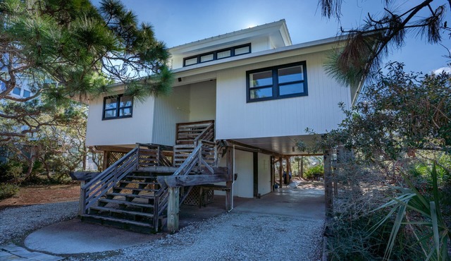 3BR/2BA 1st Tier w/Easy Beach Access & Clubhouse w/Pool!