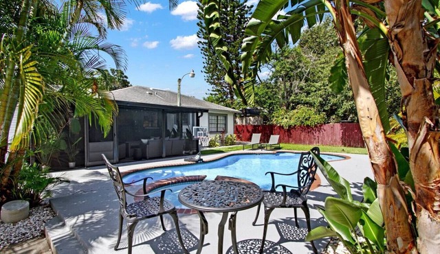 3BR/2BA Beautiful South Tampa Home With Pool!