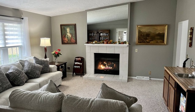 3BR/2BA Beauty near TBK sports complex. Right off I74, close to everything!
