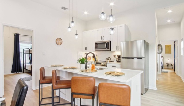 3BR/2BA Breathtaking Views Near Exciting Downtown!