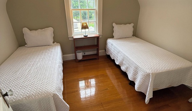 3BR/2BA Cottage Sleeps 6 Short Walk to Smith River – Martinsville