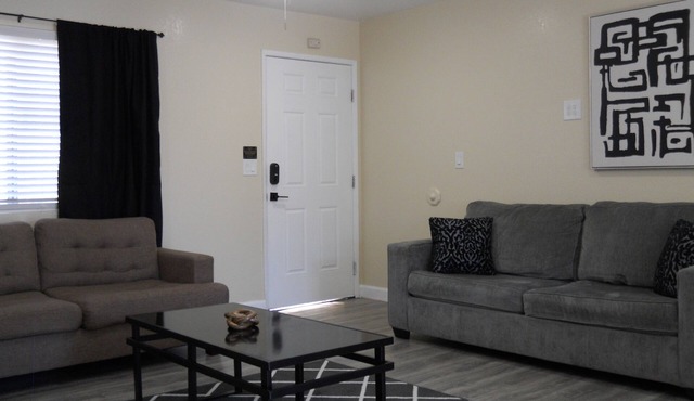 3BR/2BA Home with 2 King Beds & Modern Bathrooms