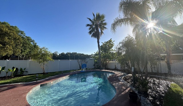 3BR/2BA Home with Private Pool! ~The Oasis~