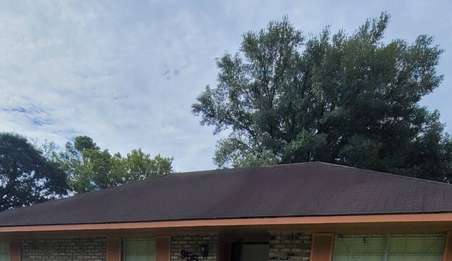 3BR/2BA House in quiet neighborhood