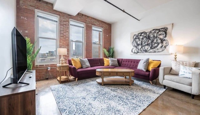 3BR/2BA Iconic Lux Loft With Gym