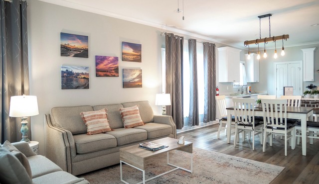 3BR/2BA in the heart of Downtown Ocean Springs! Ms Annie's Coastal Hideaway