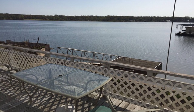 3BR/2BA Lake Front Property For Rent With Lake Dock, RV & Boat Charging Stations