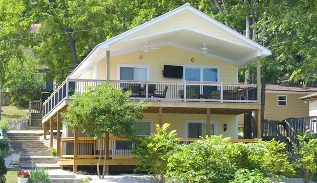 3BR/2BA Lakefront Property, Includes Boat Slip