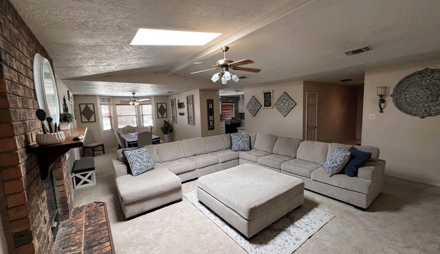 3BR& 2BA Massage Chair & bed+Jet tub! RV Parking/Hookups available upon request!