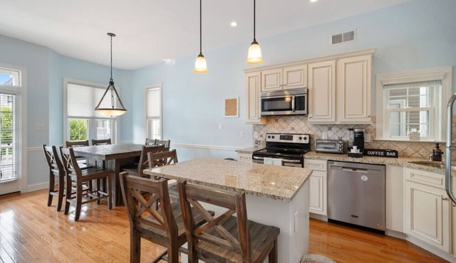 3BR/2BA Modern Beach Home