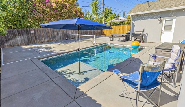 3BR/2BA Retreat with Pool/1 Mile to Downtown