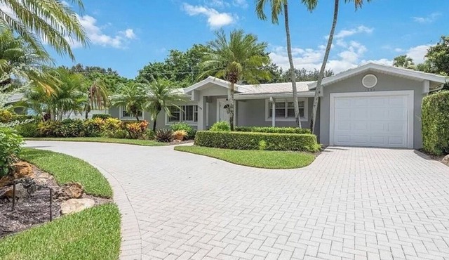 3Br/2Bath Coquina Sands Pool home - walk/bike to beach and town