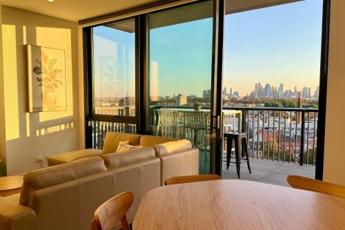 3BR 2Bath FREE PARKING Balcony w Cityviews