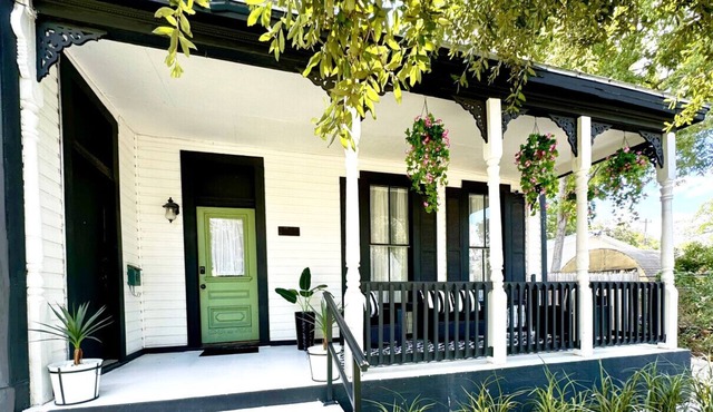 3BR/2BTH Historic Pearl Brewery Downtown Riverwalk