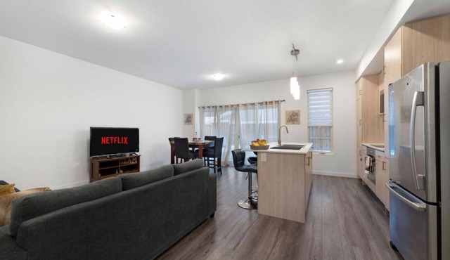 3BR 2bth home@Barrie10min toCentennial beachnnEntire townhouse in Barrie,Ontario