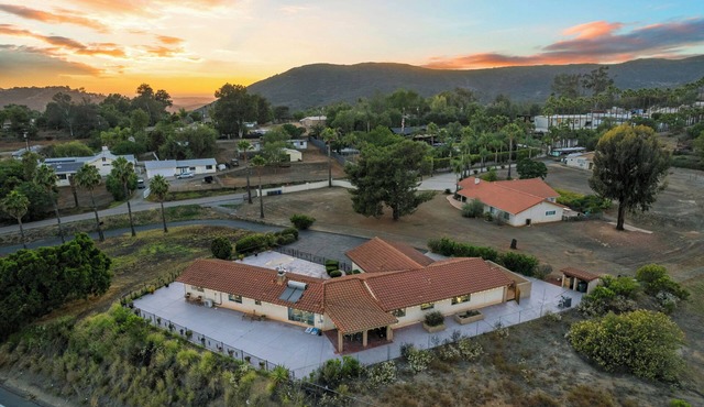 3BR/2Bth Mountain View, 2500 sqft, King Bed, Garage