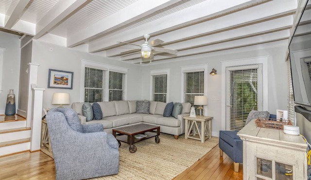 3BR/3.5 BA home with private crofter. Nature views and access to Shoals Club!