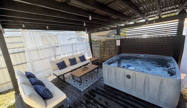 3BR, 3 BATH house NEW IN Miami with WiFi. SLEEPS 12