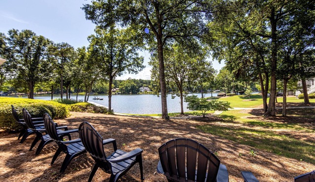3BR/3BA cottage within gated Reynolds Lake Oconee and Marina Cove.