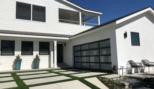 3BR/3BA Dream Vacation Home w/Pool in Seal Beach