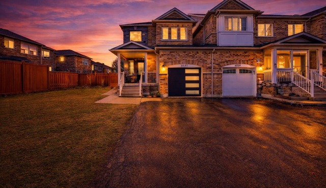 3BR 3BA Home in Mississauga, Sleeps 8, 10 mins to Toronto International Airport