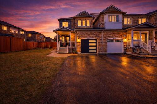 3BR 3BA Home in Mississauga, Sleeps 8, 10 mins to Toronto International Airport