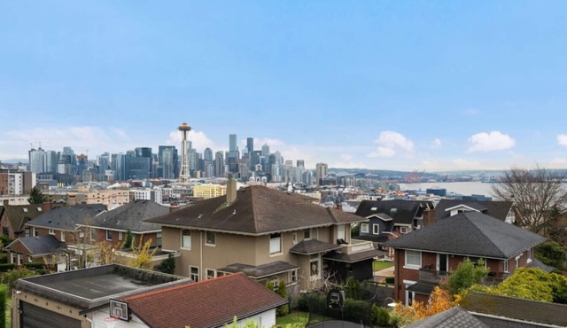 3BR 3BA Kerry Park Retreat in Queen Anne, Near Stadium
