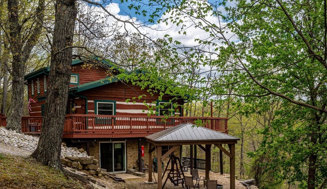 3BR, 3BA Log Cabin