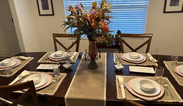 3BR & 3BA Near Everything! 2400SF