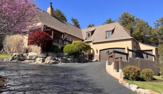 3BR/3BA private wooded retreat - Old Kinderhook. Walking distance to EVERYTHING