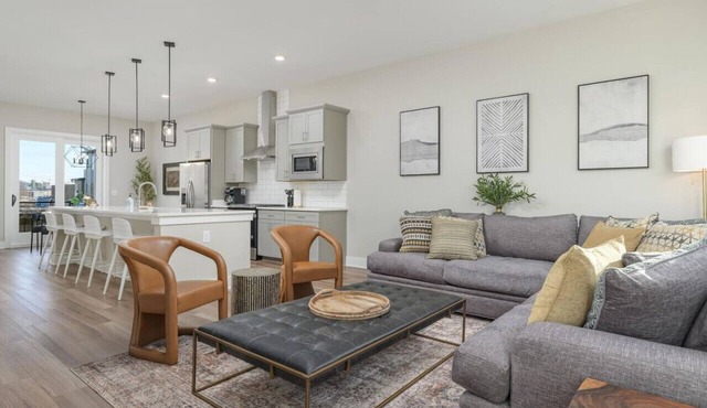 3BR, 3BA Southside Chatt Townhouse!