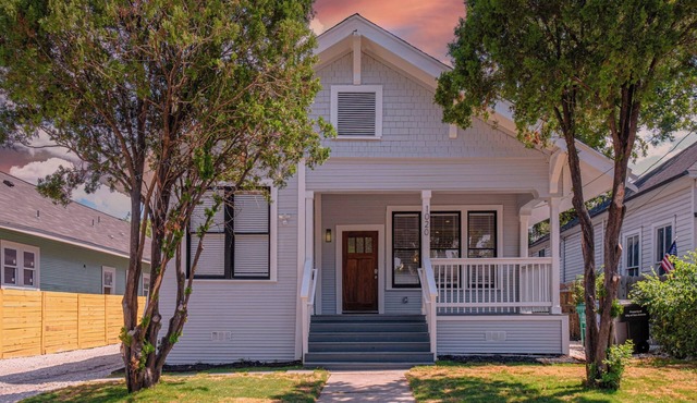3BR/3BA Urban Escape Just Minutes From Downtown!