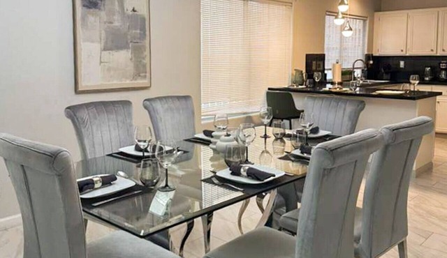 3BR/3BA w/Pool & BBQ 15 Mins to Strip & Airport
