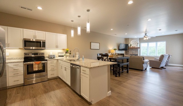 3BR/3BA Walk-in ~ Close to 76 Strip ~ Resort Amenities ~ FREE TICKETS INCLUDED! (FH-G203)