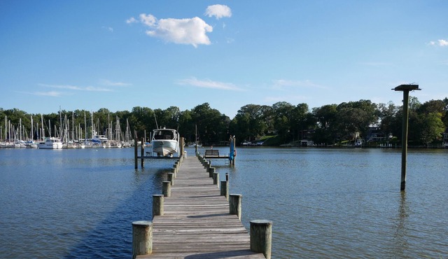 3BR/3BA Waterfront Retreat With Private Pier