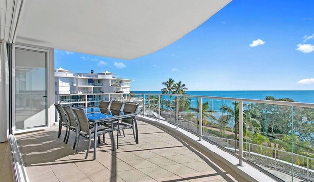 3BR/3Bath Resort Apt 2 Pools + Gym + 2 Car PK