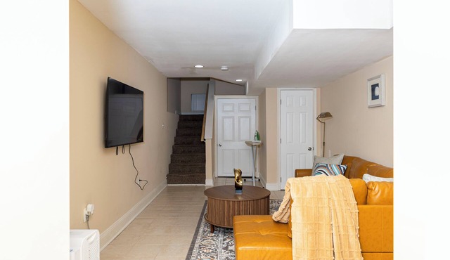 3BR 4 Bath 2-Min Walk to Johns Hopkins Hospital.