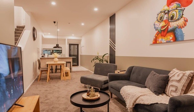 3BR/4BA Townhouse Sleeps 8 Parking Games